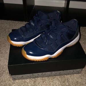 Jordan 11 navy gum